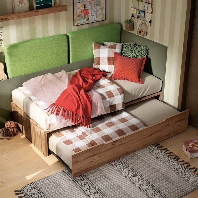 Cama de madera con cajón nido en una habitación juvenil